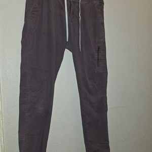 Vuori Womens Jogger Pants in Dark Plum